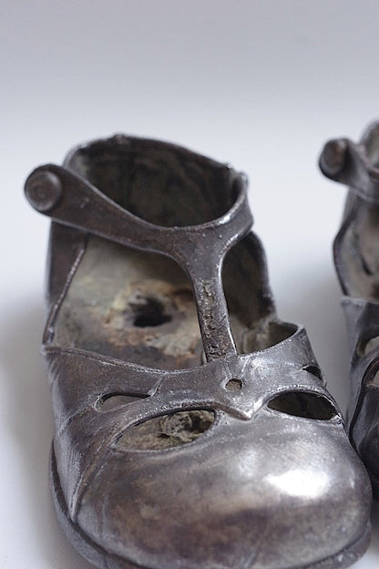 l'objet  antique　アンティークオブジェ　子供靴 .FR a l'epoque