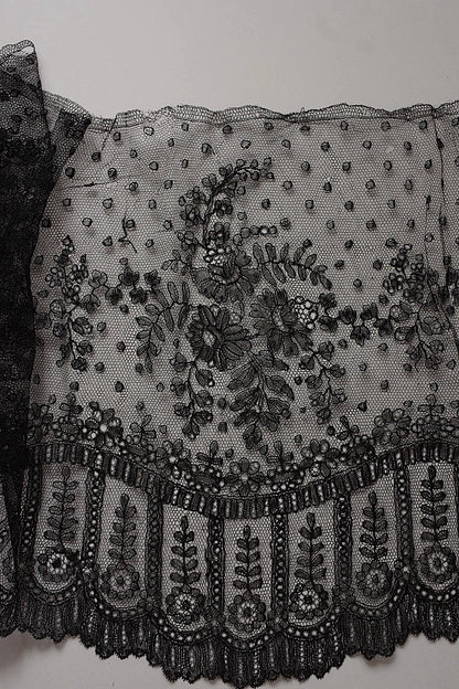 dentelle  antique　アンティークレース　シャンティイレース .FR a l'epoque