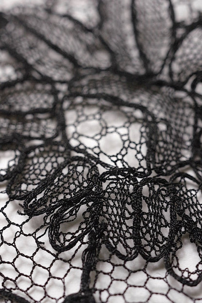 dentelle  antique　アンティークレース　シャンティイレース .FR a l'epoque