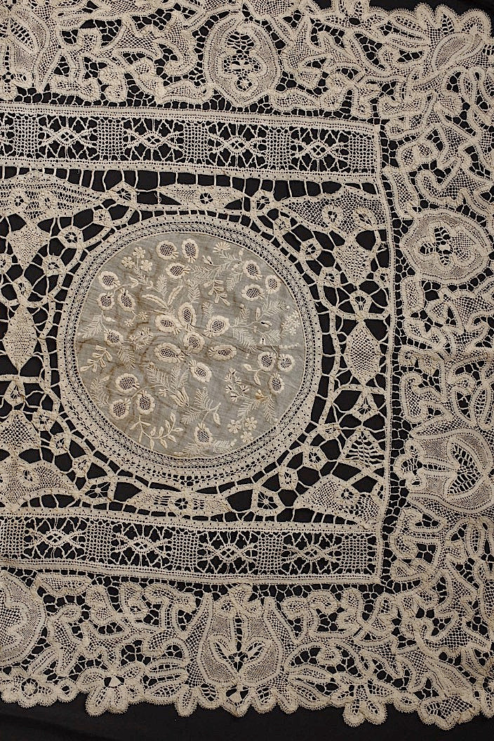 dentelle antique antique embroidery cross