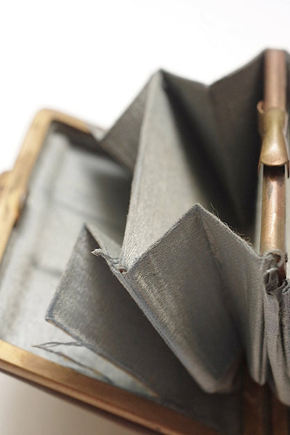 porte-monnaie antique アンティーク petit sac　コイン入れ .FR a l'epoque