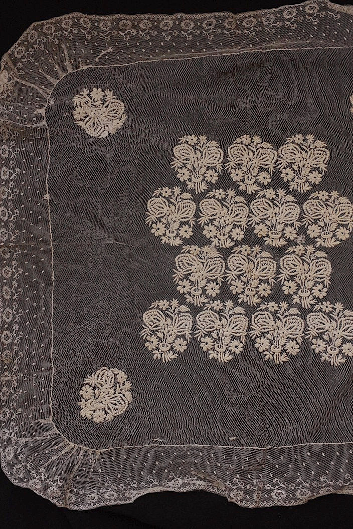 dentelle antique アンティークレース　刺繍 .FR a l'epoque