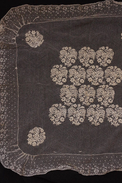 dentelle antique アンティークレース　刺繍 .FR a l'epoque