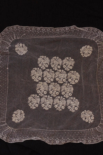 dentelle antique アンティークレース　刺繍 .FR a l'epoque