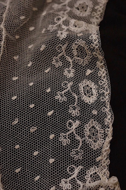 dentelle antique アンティークレース　刺繍 .FR a l'epoque