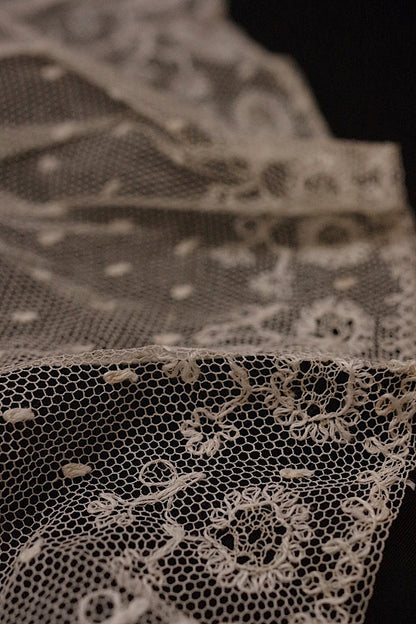 dentelle antique アンティークレース　刺繍 .FR a l'epoque