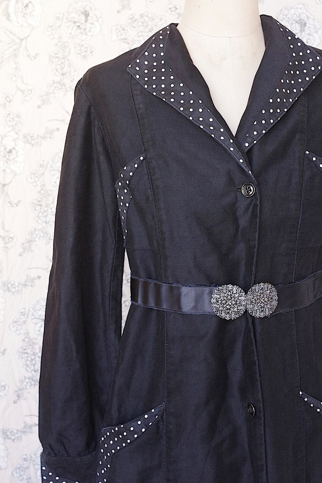 vêtement vintage ヴィンテージ　ワンピース noir .FR a l'epoque