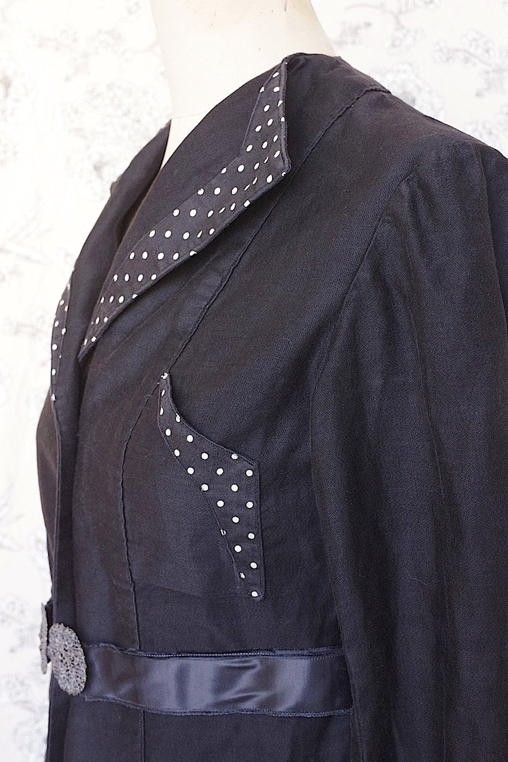 vêtement vintage ヴィンテージ　ワンピース noir .FR a l'epoque