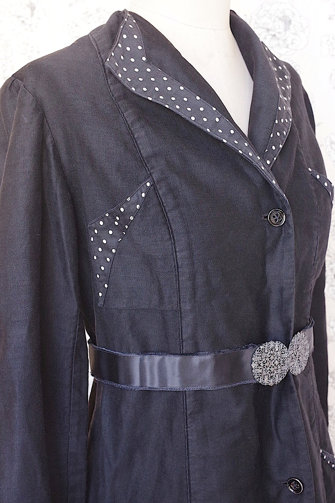 vêtement vintage ヴィンテージ　ワンピース noir .FR a l'epoque