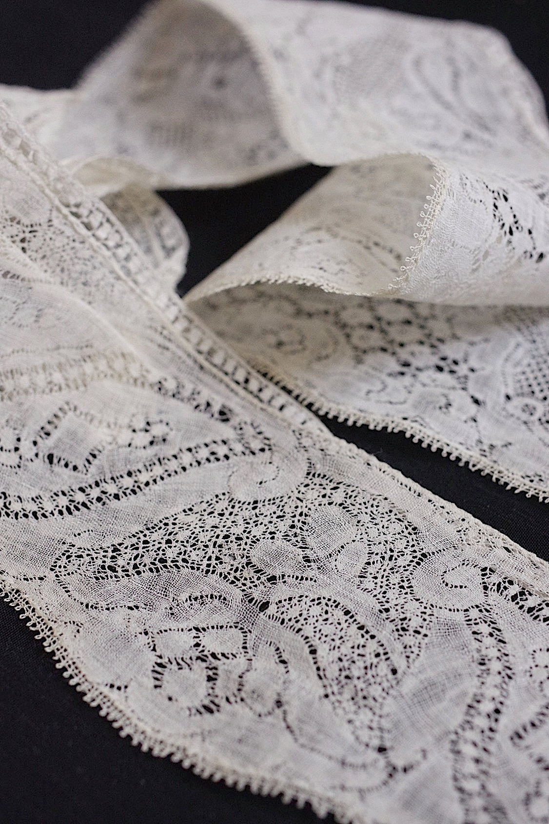 dentelle antique アンティークレースバンシュ　100cm 50cm .FR a l'epoque