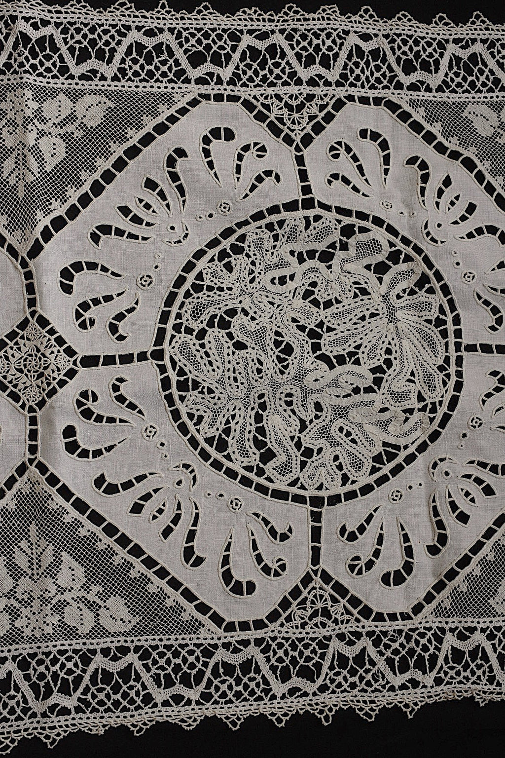 アンティークレース　dentelle antique アンティークレース 刺繍 クロス .FR a l'epoque