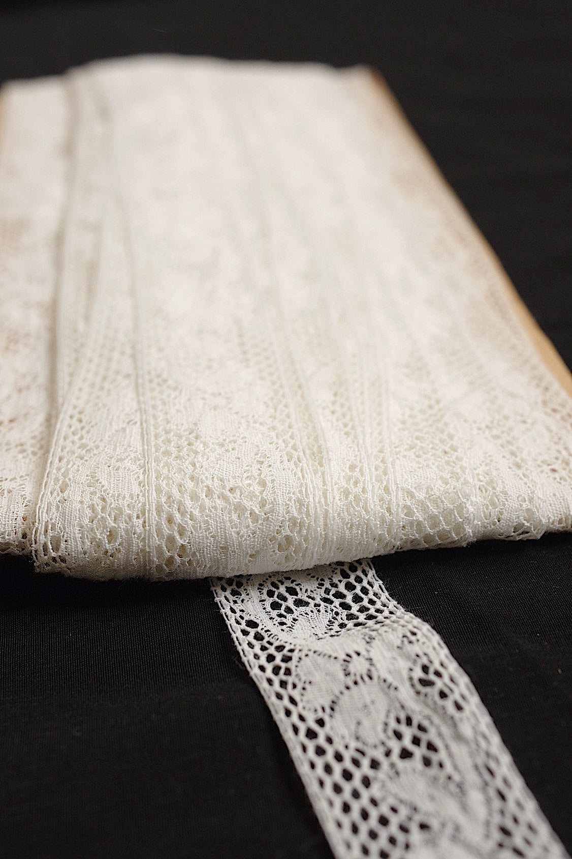 アンティークレース　dentelle antique アンティークレース808cm＋1098cm .FR a l'epoque