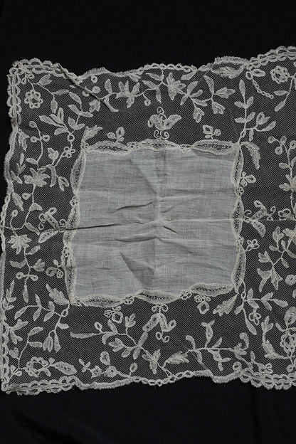 アンティークレース　dentelle antique アンティークレース  ハンカチ .FR a l'epoque