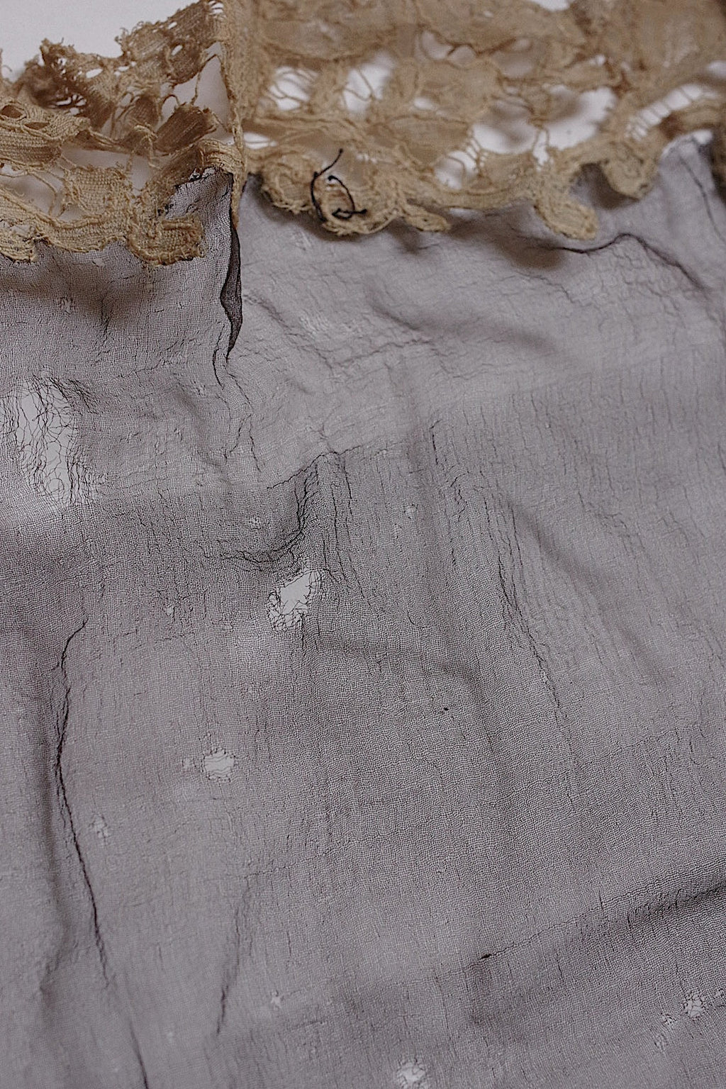 アンティークレース　dentelle antique アンティークハンカチ2つ　素材用 .FR a l'epoque