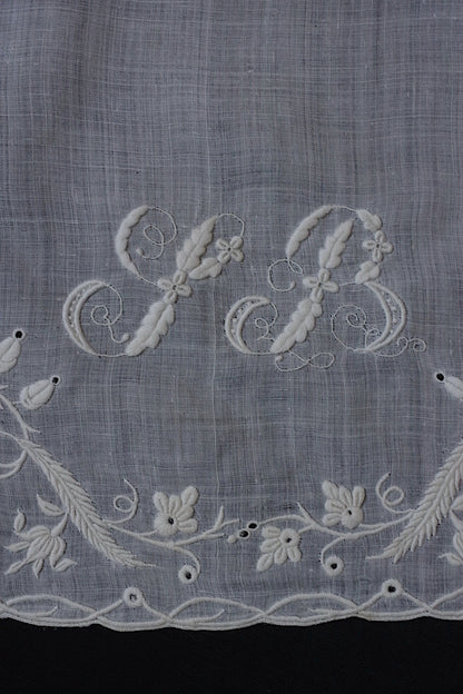 アンティークレースdentelle antique アンティーク刺繍ハンカチ　2 .FR a l'epoque