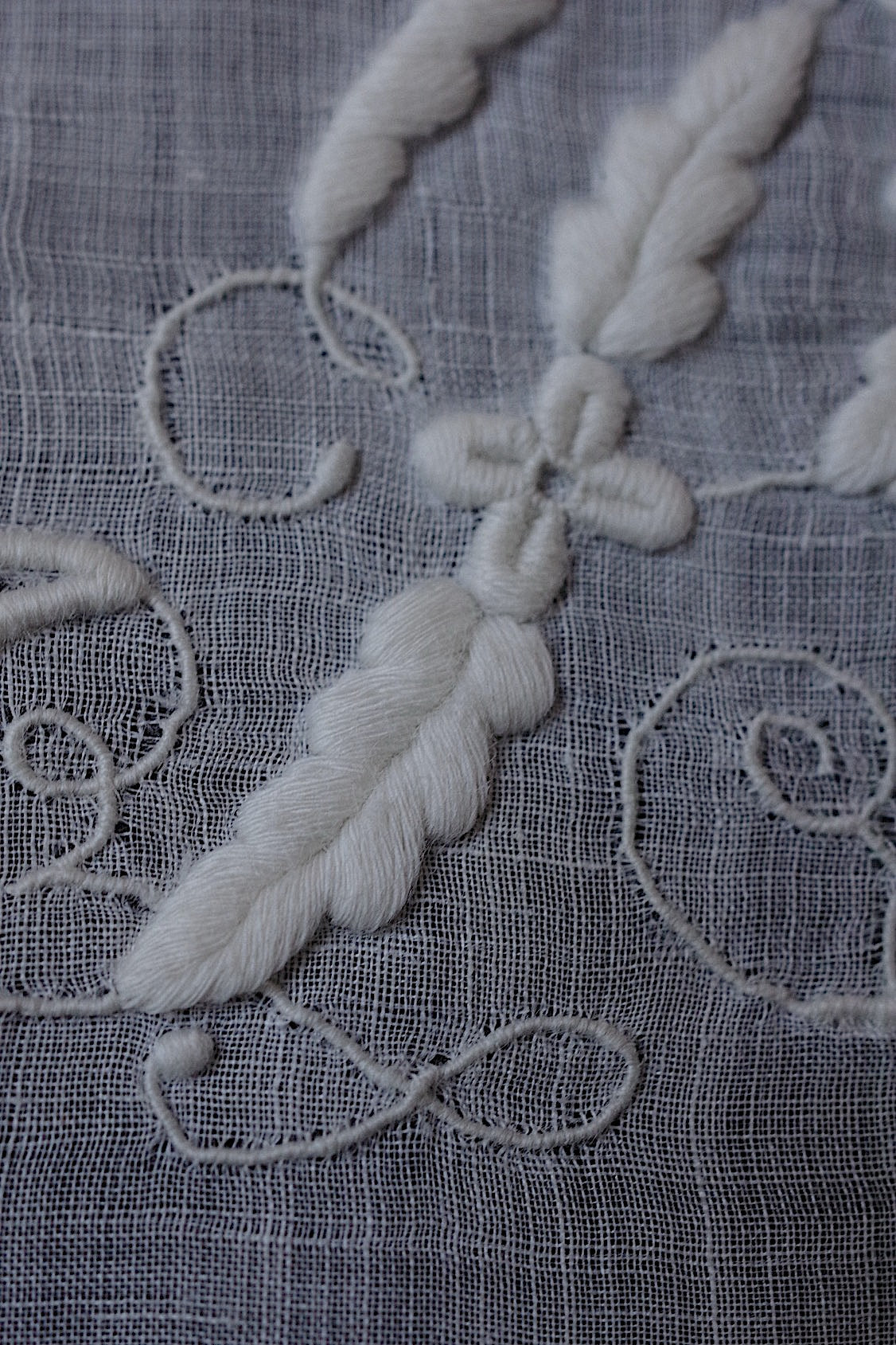 アンティークレースdentelle antique アンティーク刺繍ハンカチ　2 .FR a l'epoque