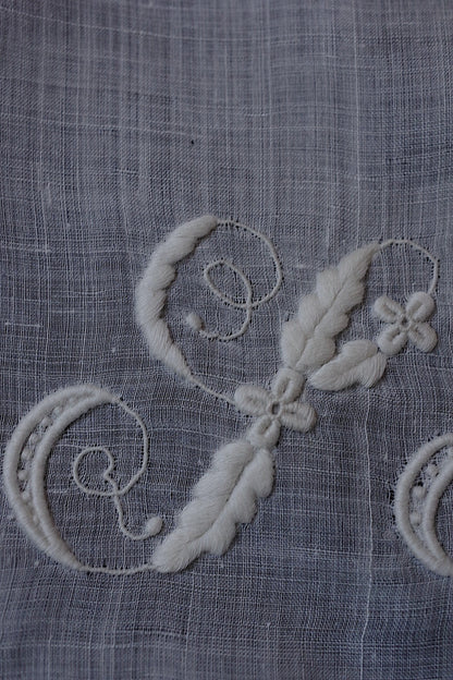 アンティークレースdentelle antique アンティーク刺繍ハンカチ　2 .FR a l'epoque