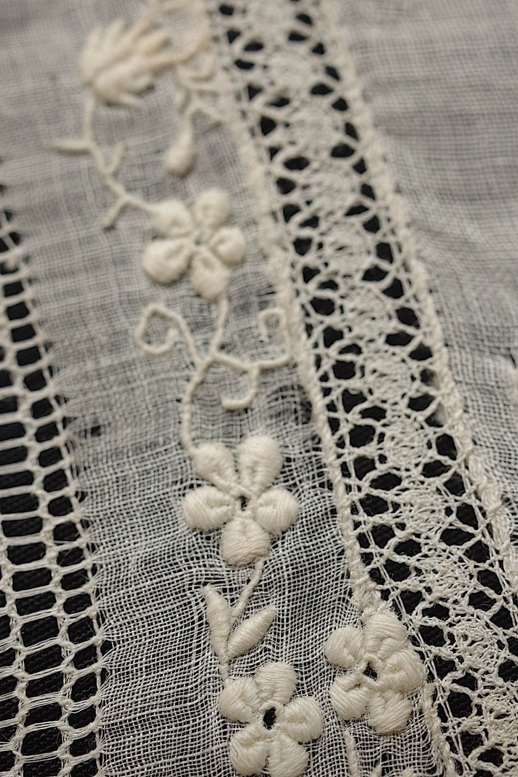 アンティークハンカチ　mouchoir  antique アンティーク刺繍　ハンカチ3 .FR a l'epoque