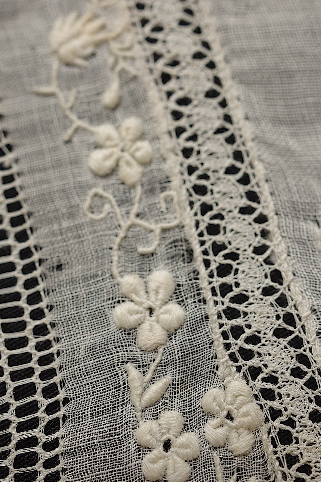 アンティークハンカチ　mouchoir  antique アンティーク刺繍　ハンカチ3 .FR a l'epoque