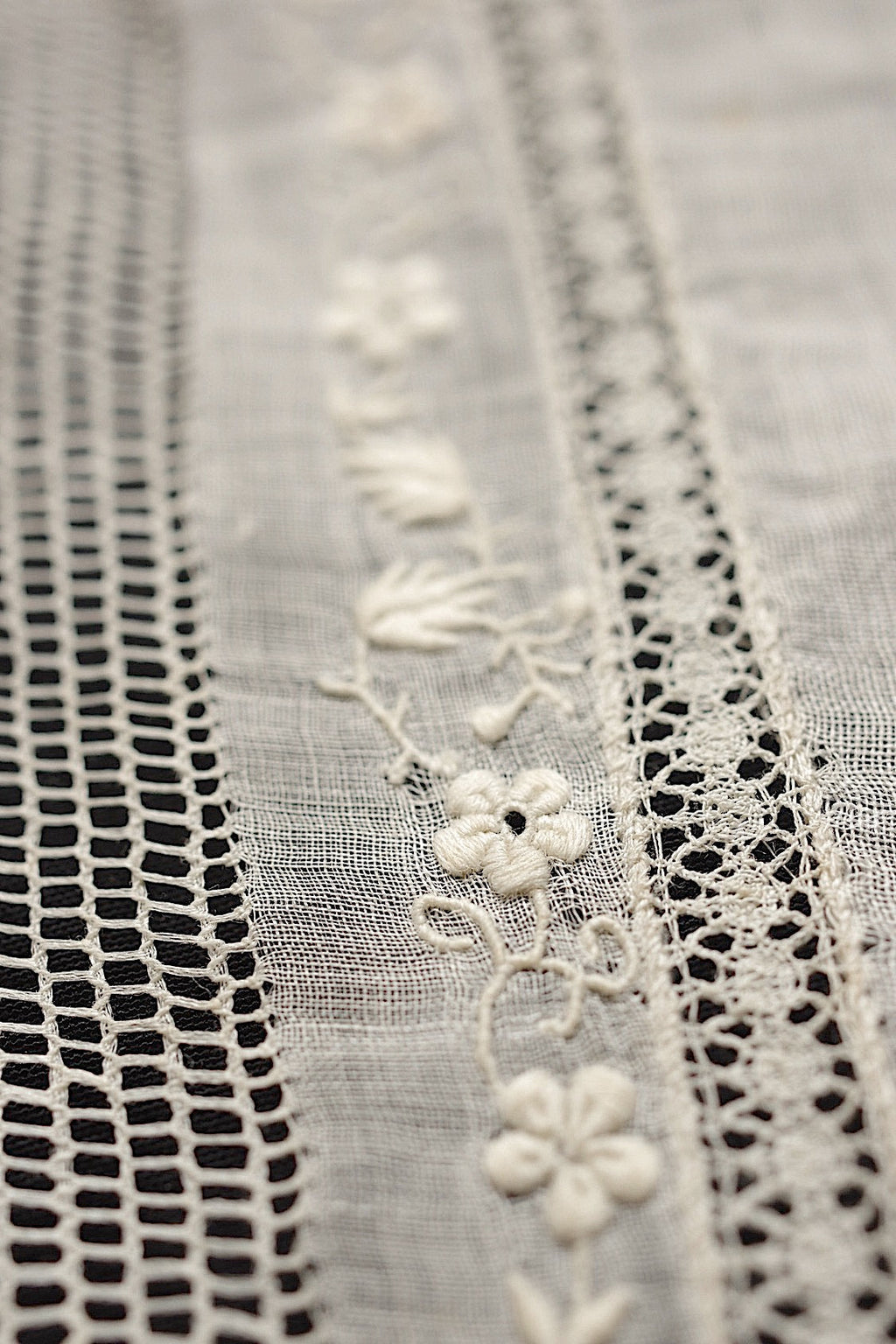 アンティークハンカチ　mouchoir  antique アンティーク刺繍　ハンカチ3 .FR a l'epoque