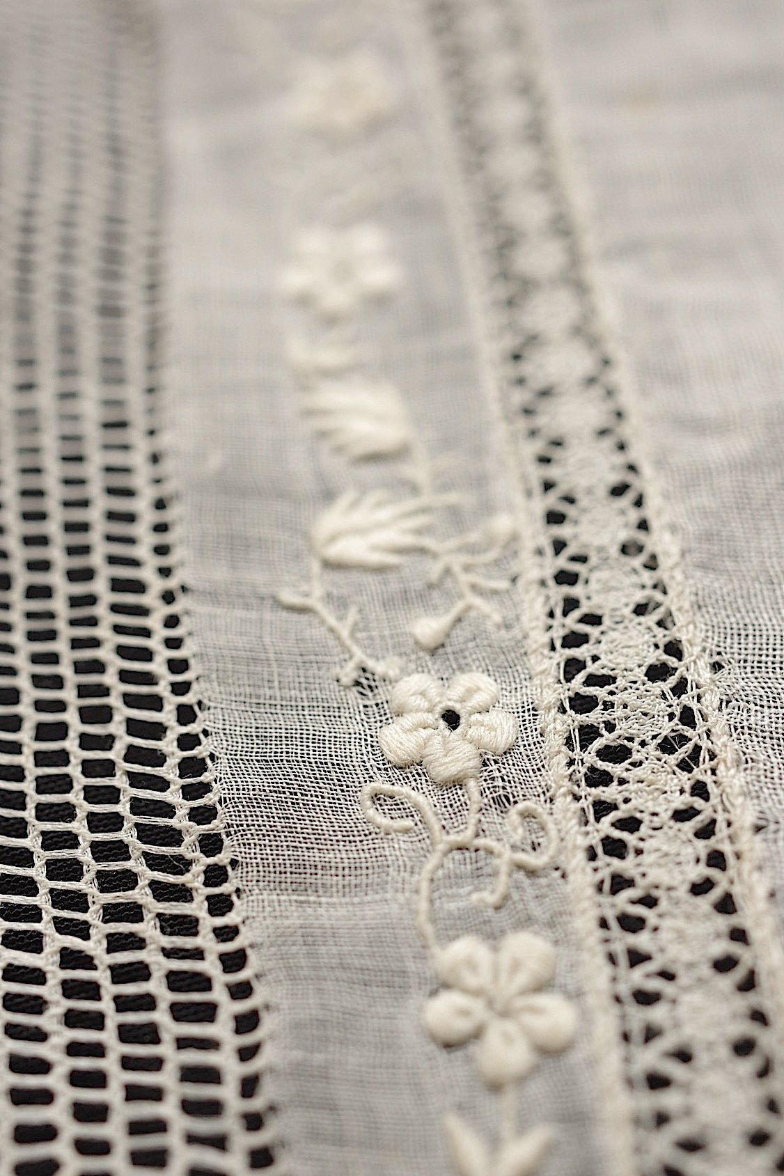 アンティークハンカチ　mouchoir  antique アンティーク刺繍　ハンカチ3 .FR a l'epoque