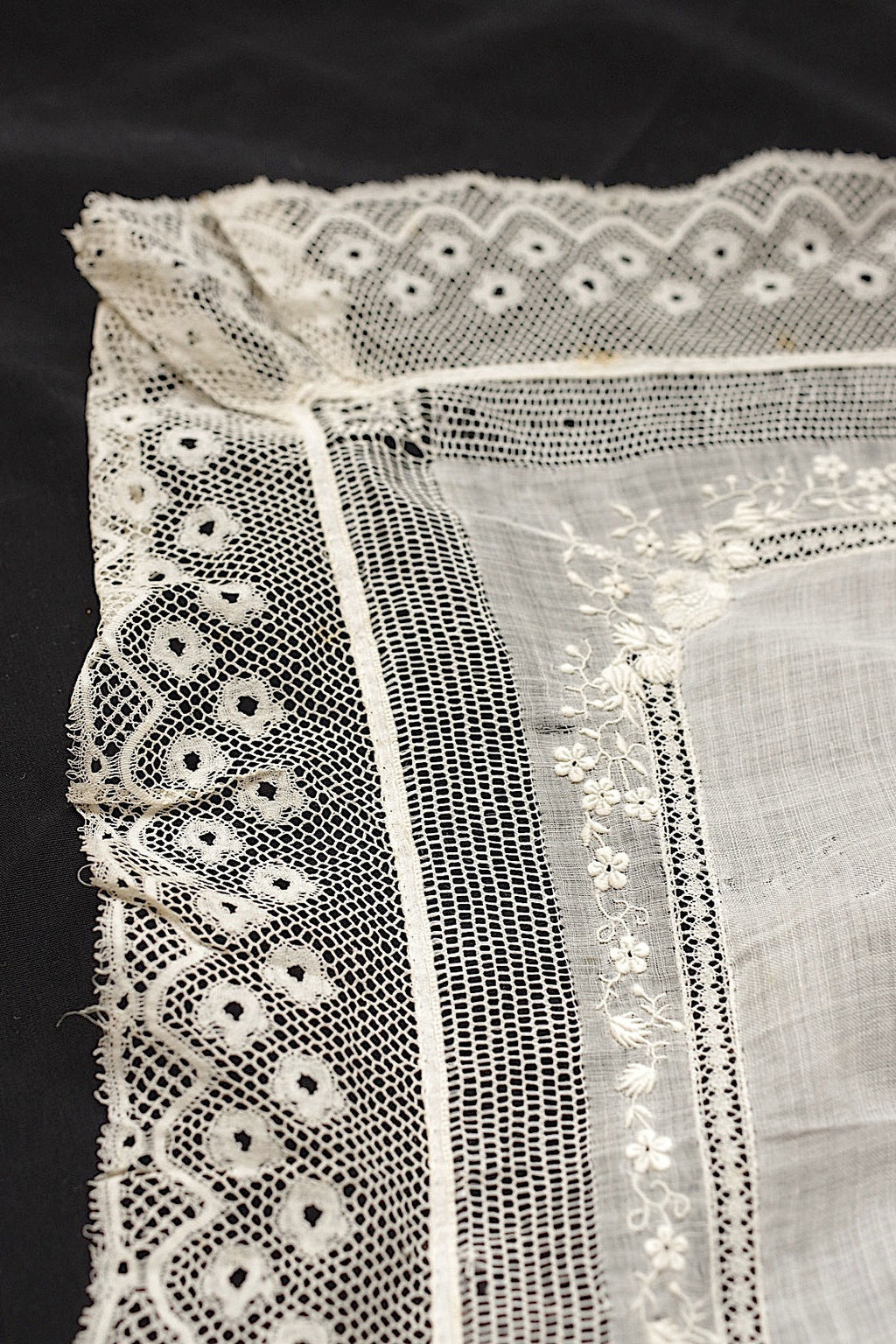 アンティークハンカチ　mouchoir  antique アンティーク刺繍　ハンカチ3 .FR a l'epoque