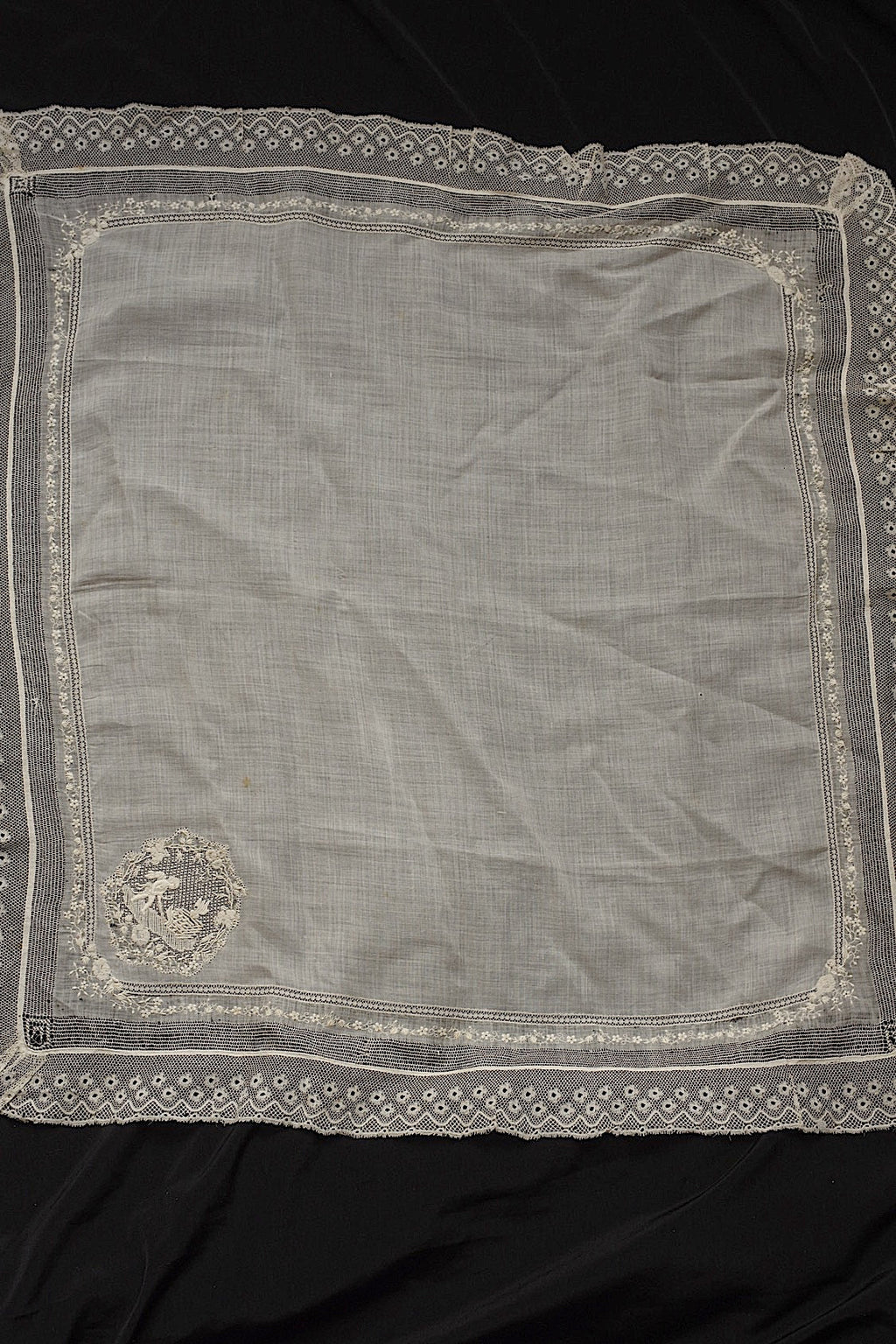 アンティークハンカチ　mouchoir  antique アンティーク刺繍　ハンカチ3 .FR a l'epoque