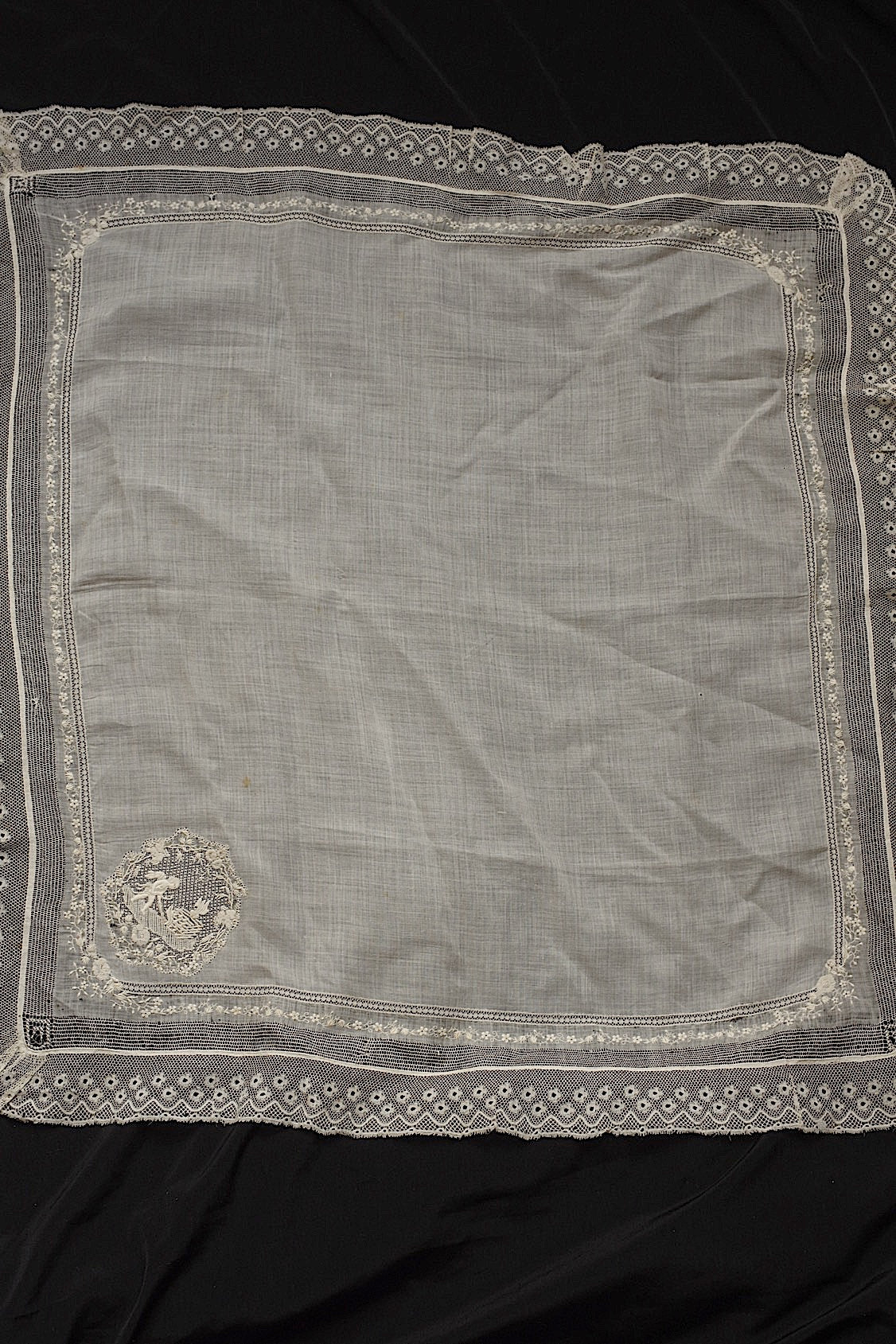 アンティークハンカチ　mouchoir  antique アンティーク刺繍　ハンカチ3 .FR a l'epoque