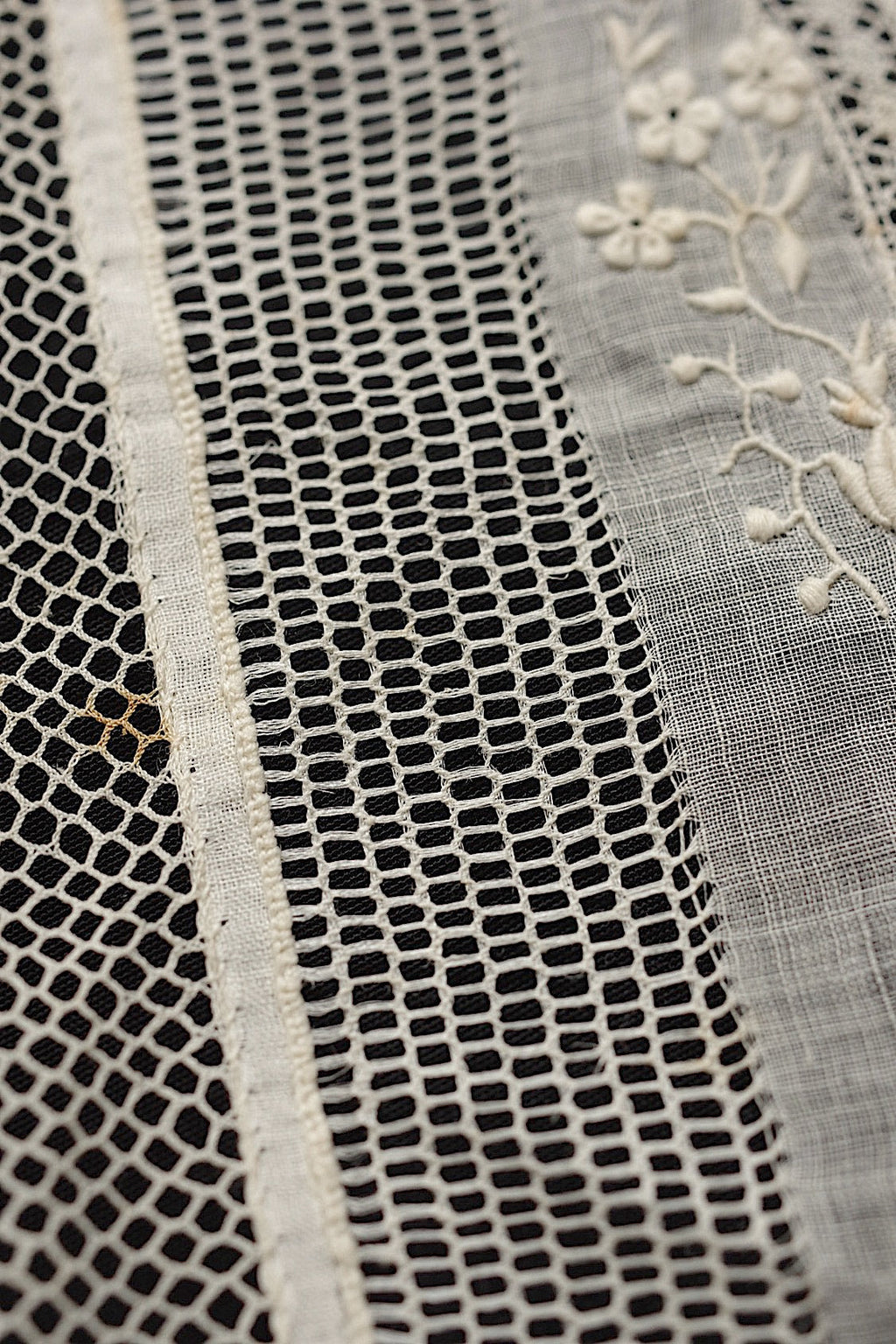 アンティークハンカチ　mouchoir  antique アンティーク刺繍　ハンカチ3 .FR a l'epoque