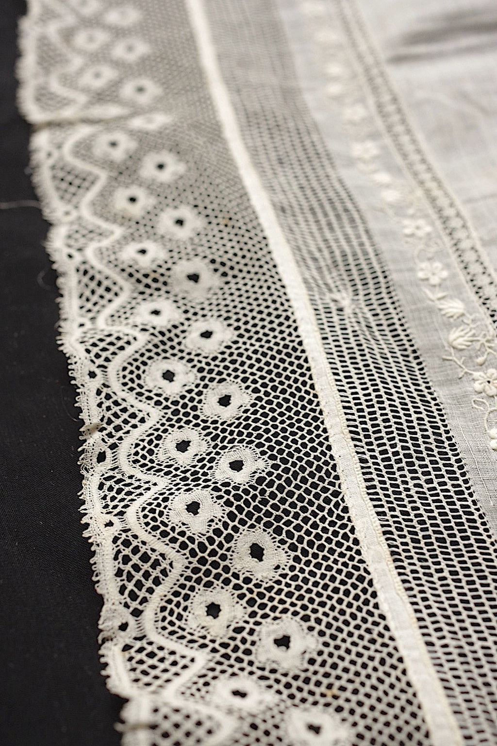 アンティークハンカチ　mouchoir  antique アンティーク刺繍　ハンカチ3 .FR a l'epoque