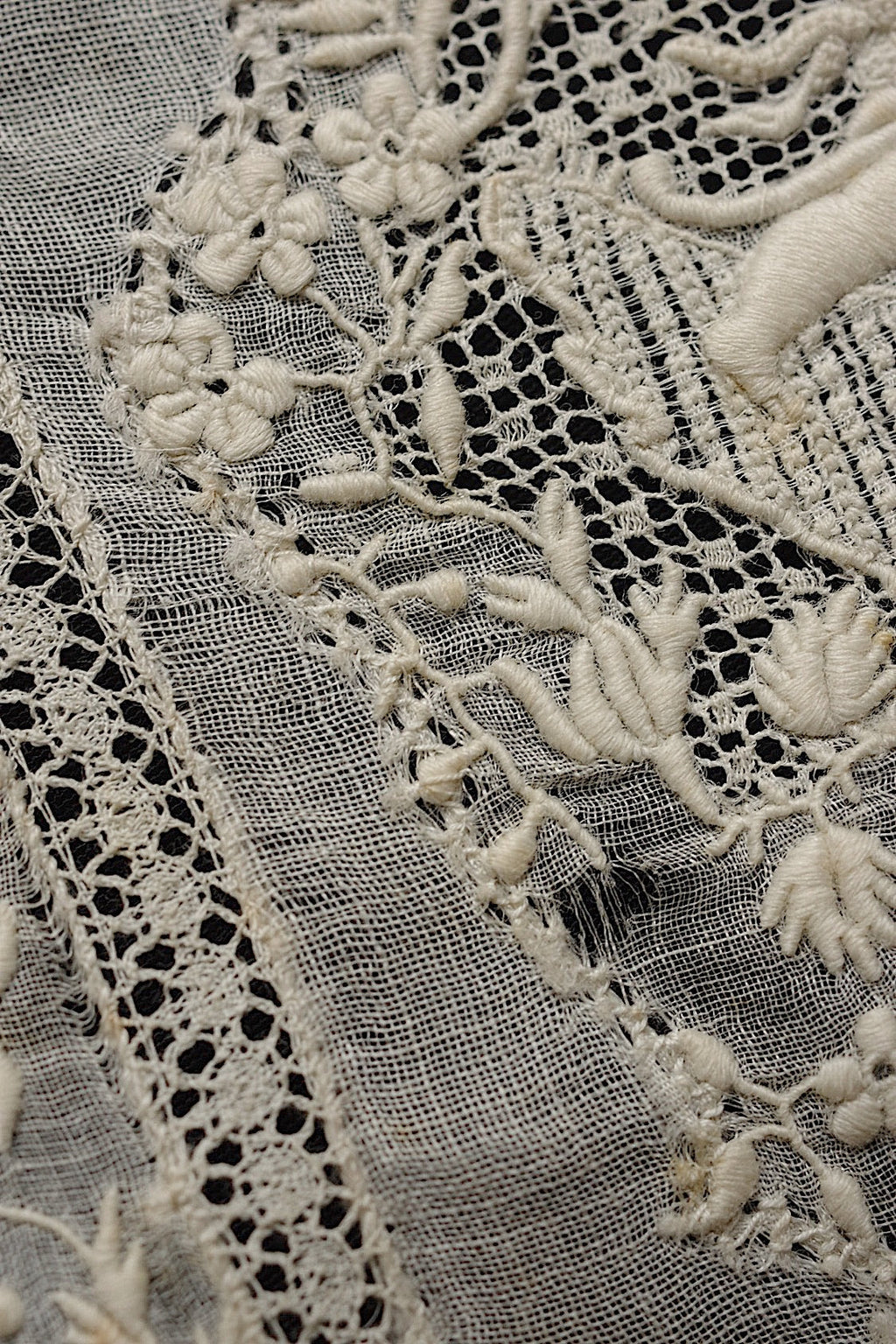 アンティークハンカチ　mouchoir  antique アンティーク刺繍　ハンカチ3 .FR a l'epoque
