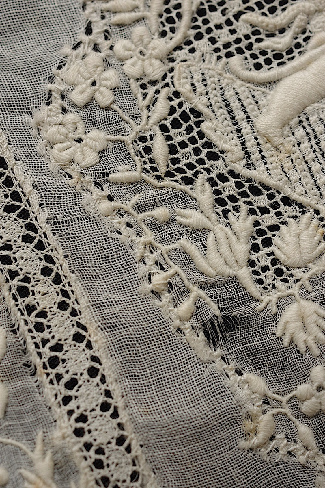 アンティークハンカチ　mouchoir  antique アンティーク刺繍　ハンカチ3 .FR a l'epoque