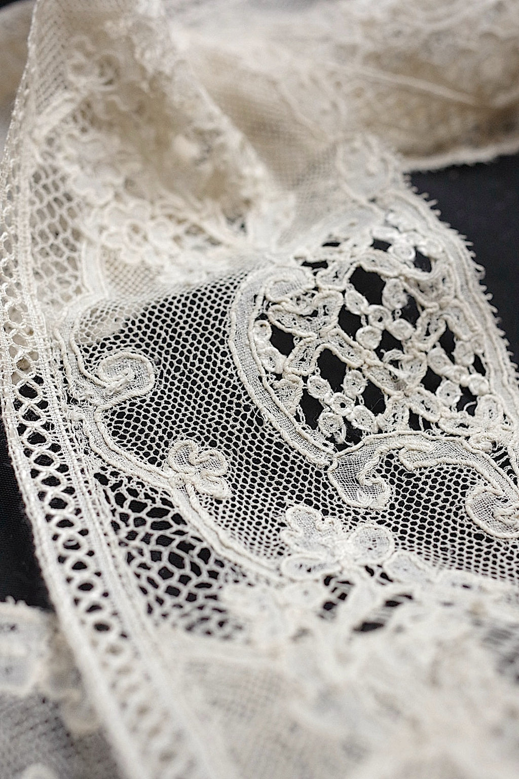 アンティークレース　dentelle  antique アンティークレース　250cm .FR a l'epoque