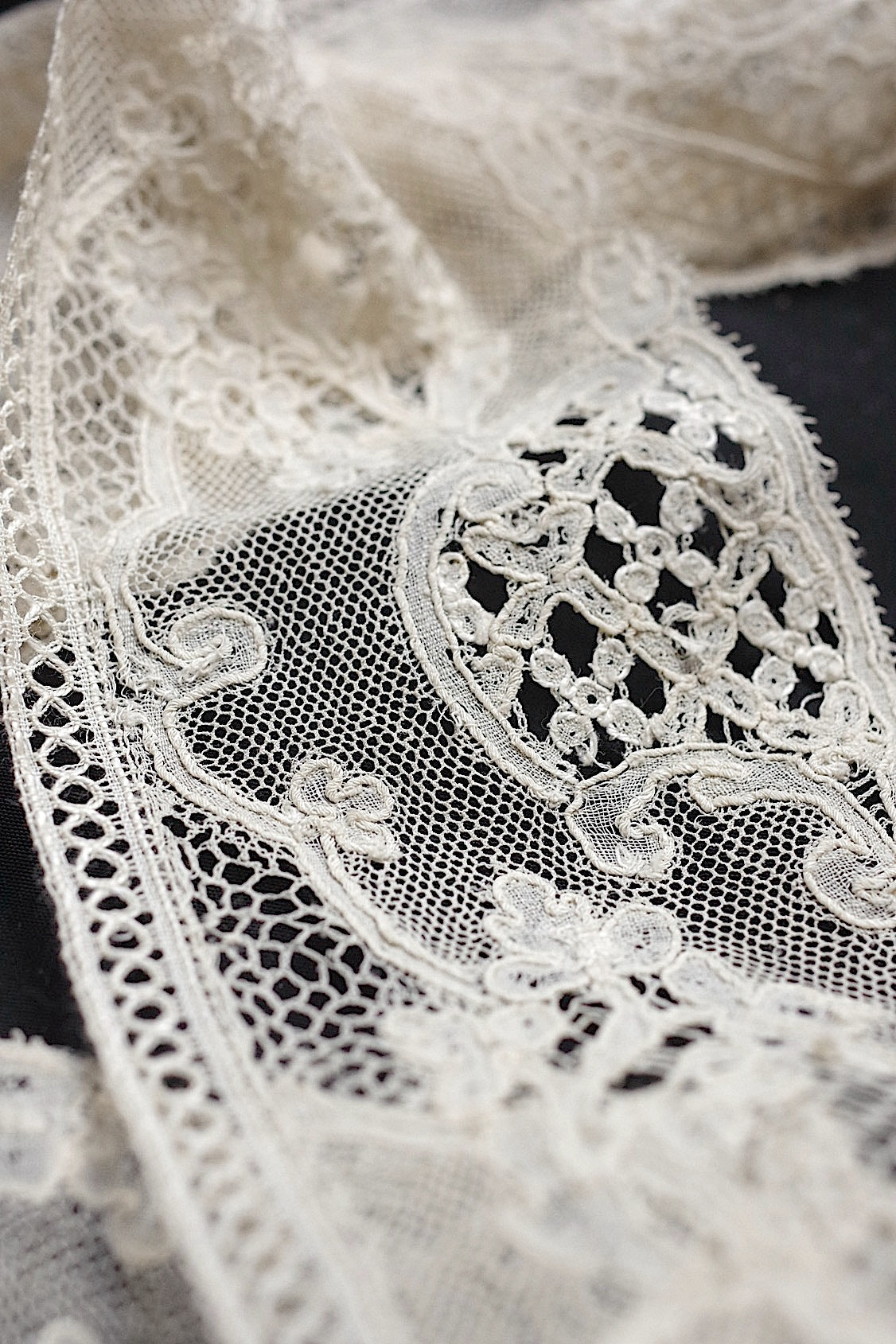 アンティークレース　dentelle  antique アンティークレース　250cm .FR a l'epoque