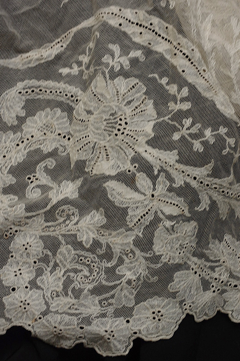 アンティークレース　dentelle  antique アンティークレース　bas d'aube .FR a l'epoque
