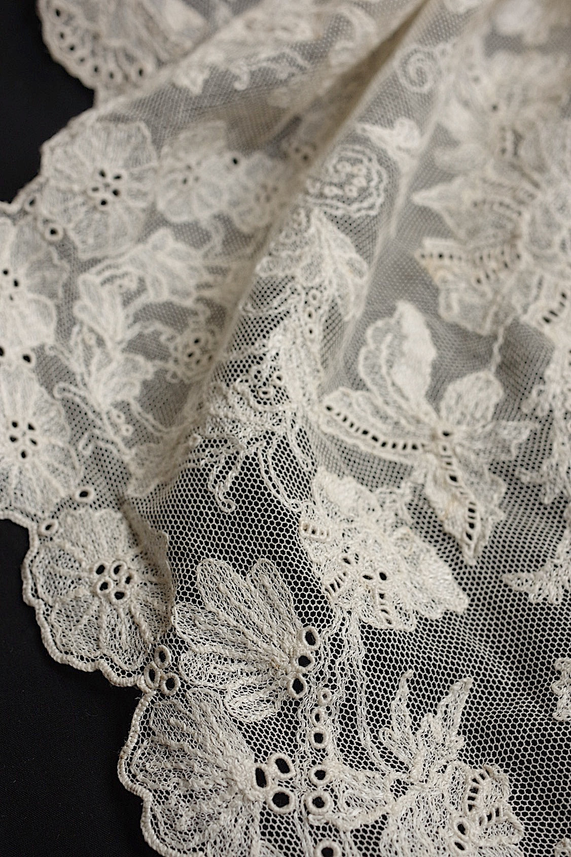アンティークレース　dentelle  antique アンティークレース　bas d'aube .FR a l'epoque