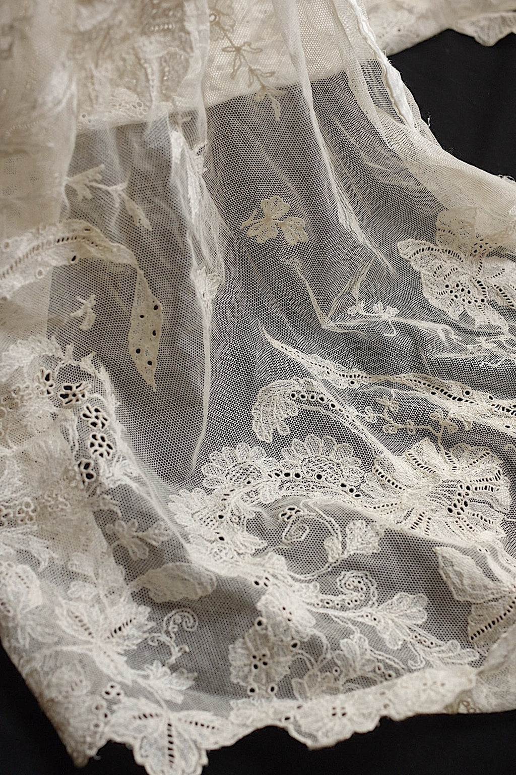 アンティークレース　dentelle  antique アンティークレース　bas d'aube .FR a l'epoque