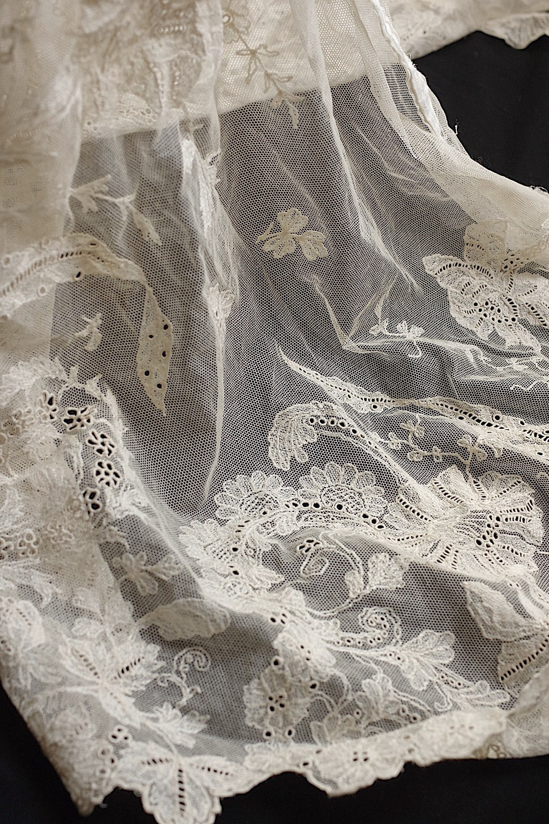 アンティークレース　dentelle  antique アンティークレース　bas d'aube .FR a l'epoque