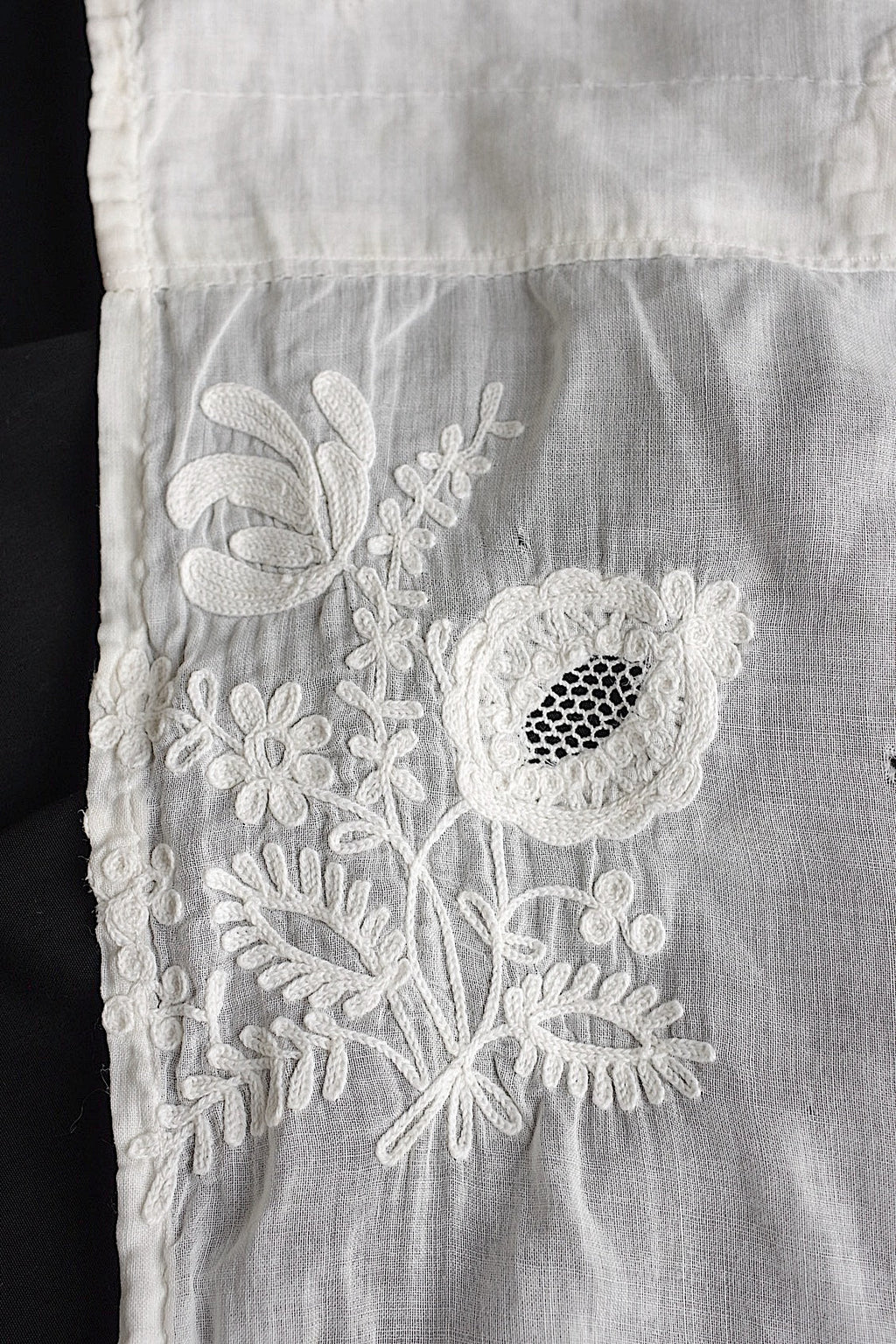 アンティークカーテン　antique linge de maison 　 .FR a l'epoque