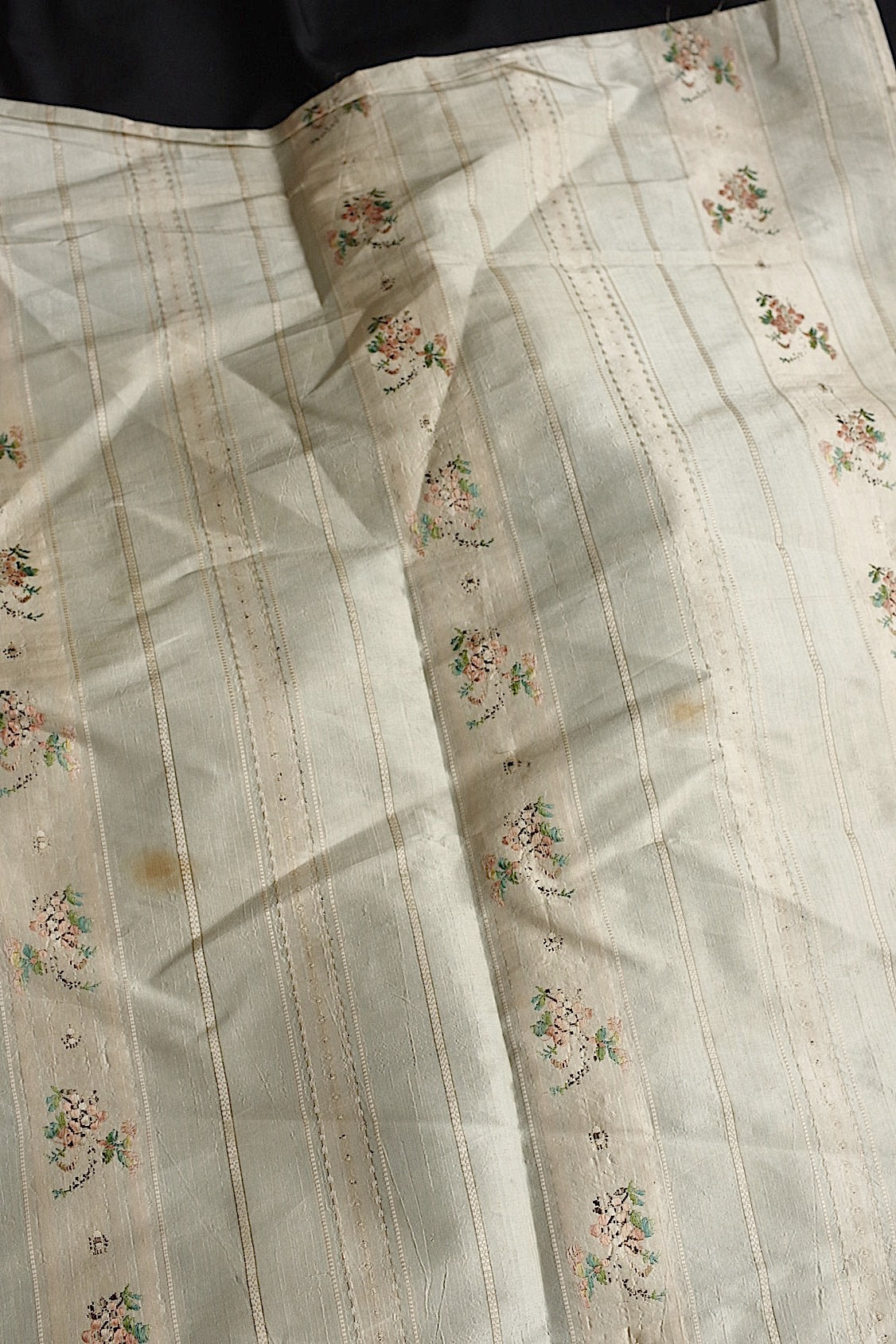 アンティーク生地　tissu antique アンティークシルク生地1 .FR a l'epoque