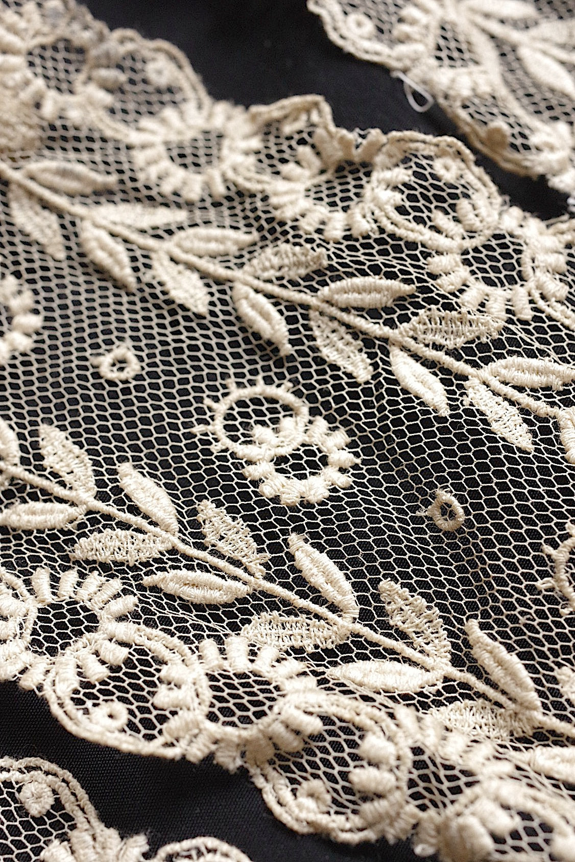 アンティークレース　dentelle antique アンティークレース　ハギレ　素材用 .FR a l'epoque