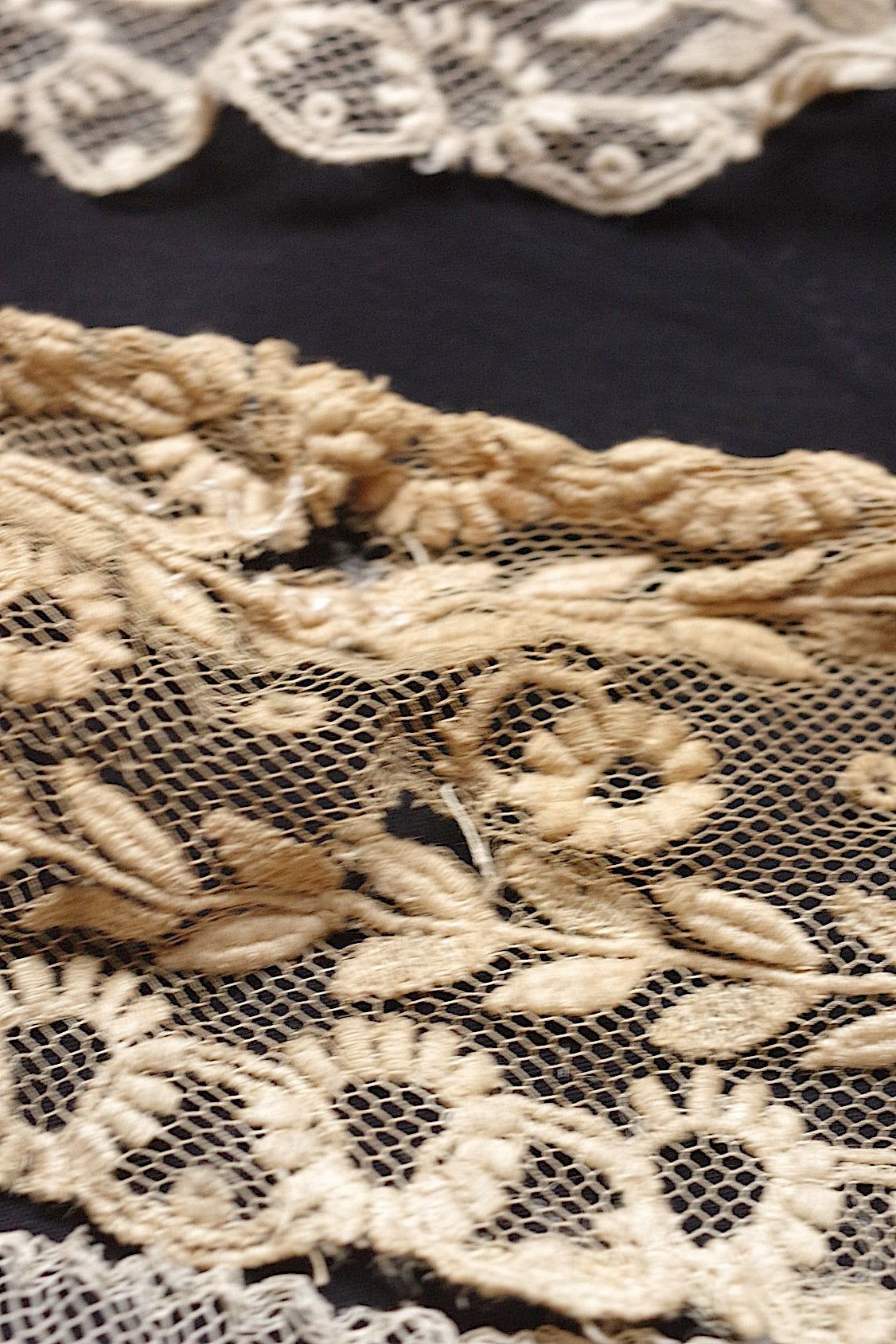 アンティークレース　dentelle antique アンティークレース　ハギレ　素材用 .FR a l'epoque