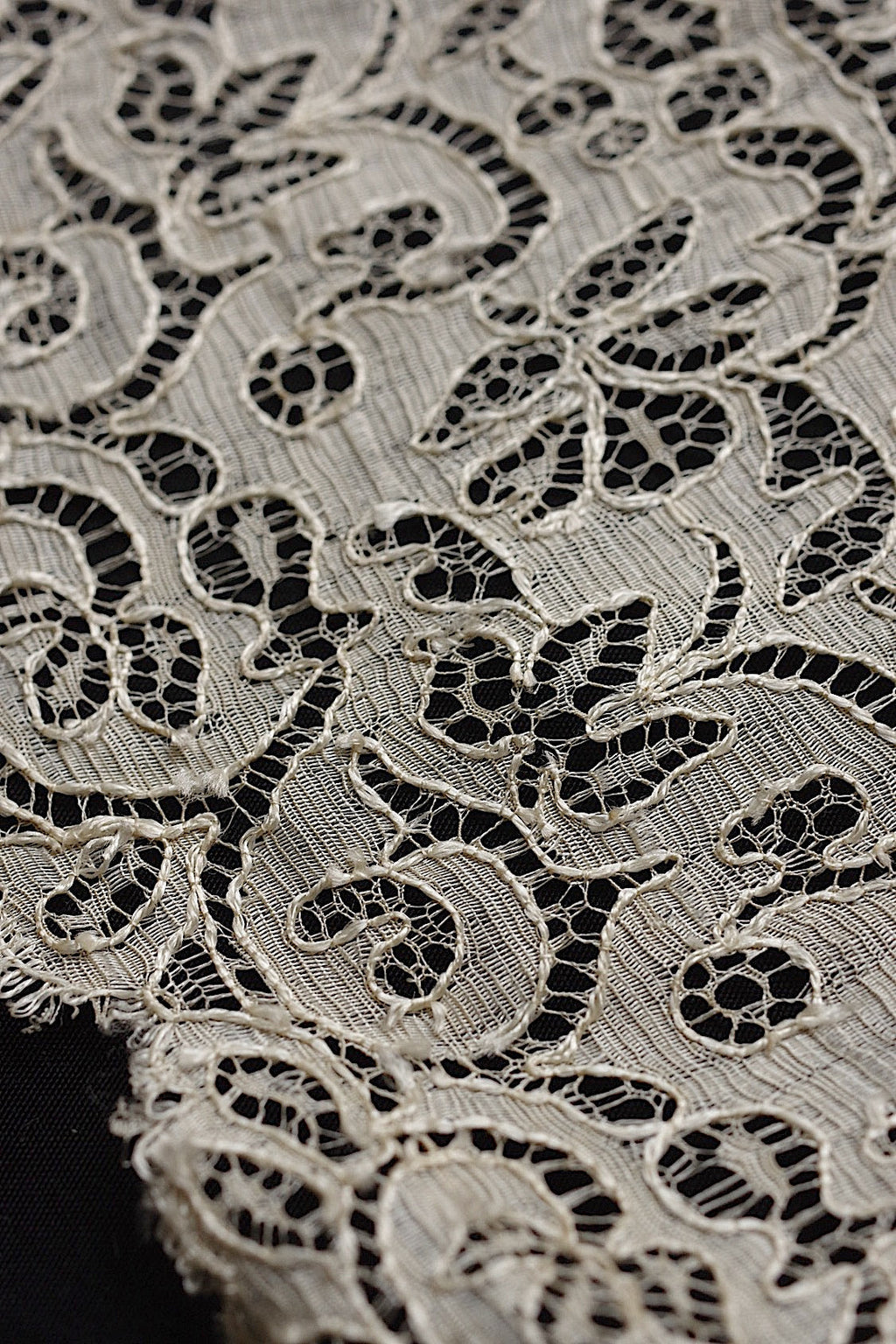 アンティークレース　dentelle antique アンティークレース　ハギレ　素材用 .FR a l'epoque