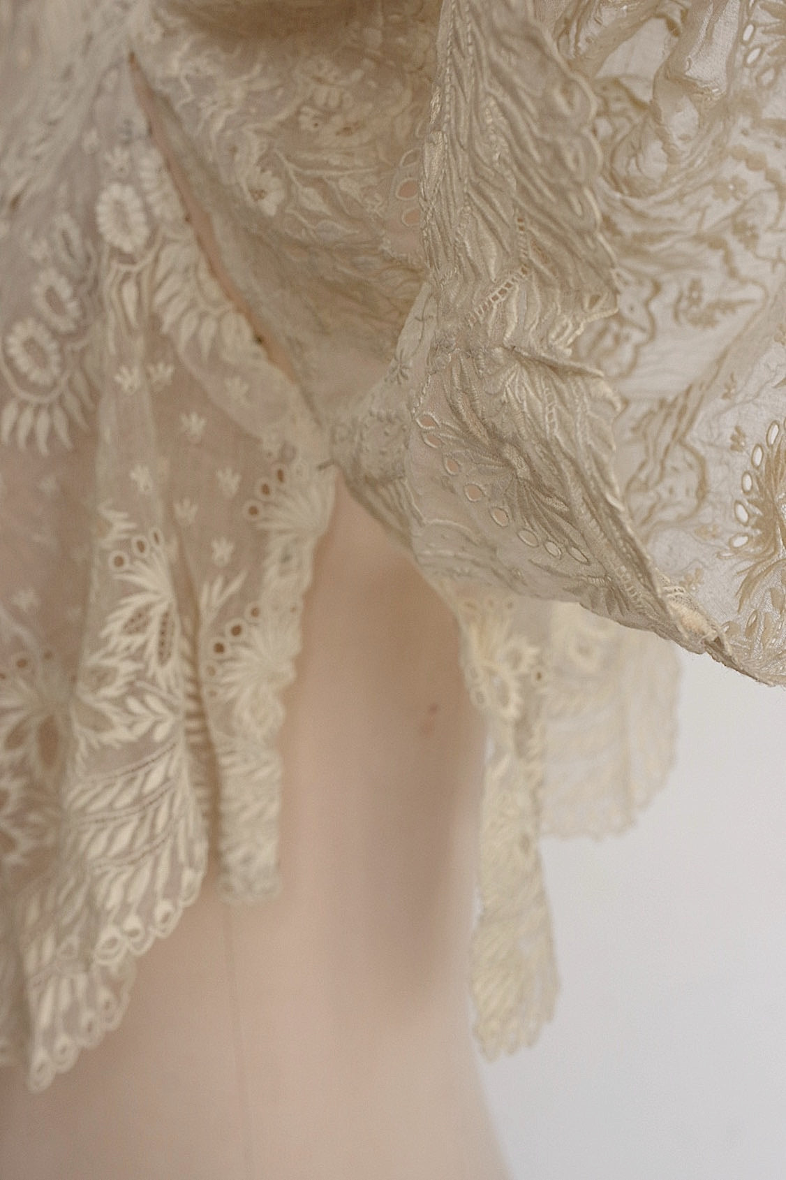 アンティークレース　dentelle antique アンティークレース　刺繍ケープ .FR a l'epoque