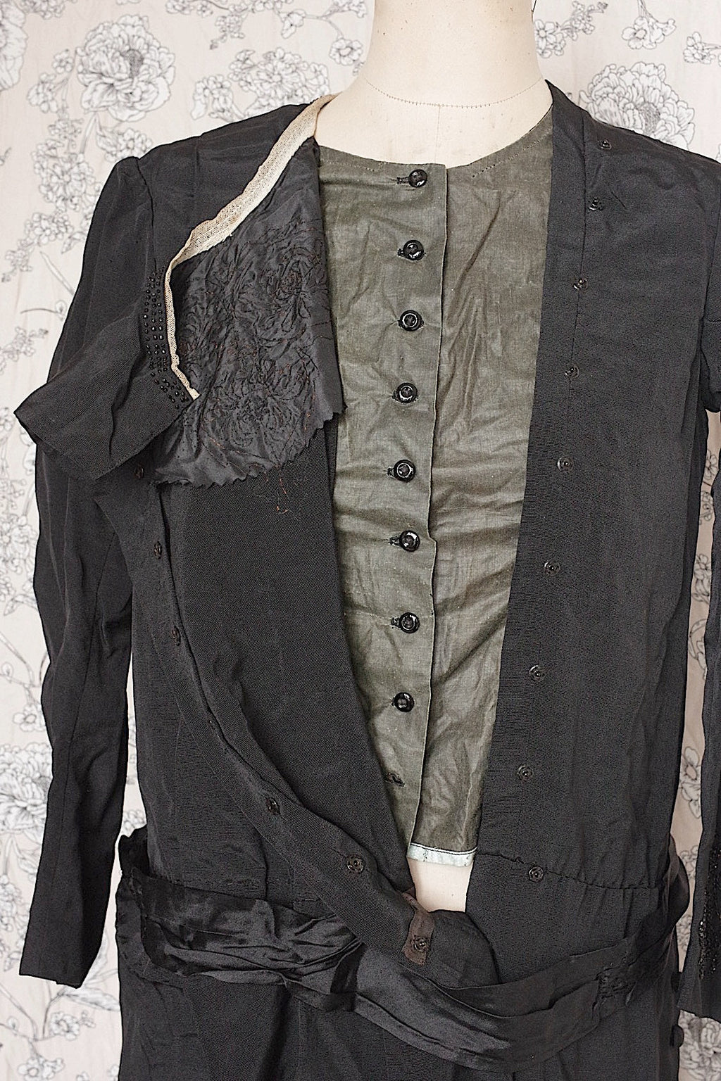 アンティーク古着　vêtement antique アンティークワンピース　くろ .FR a l'epoque