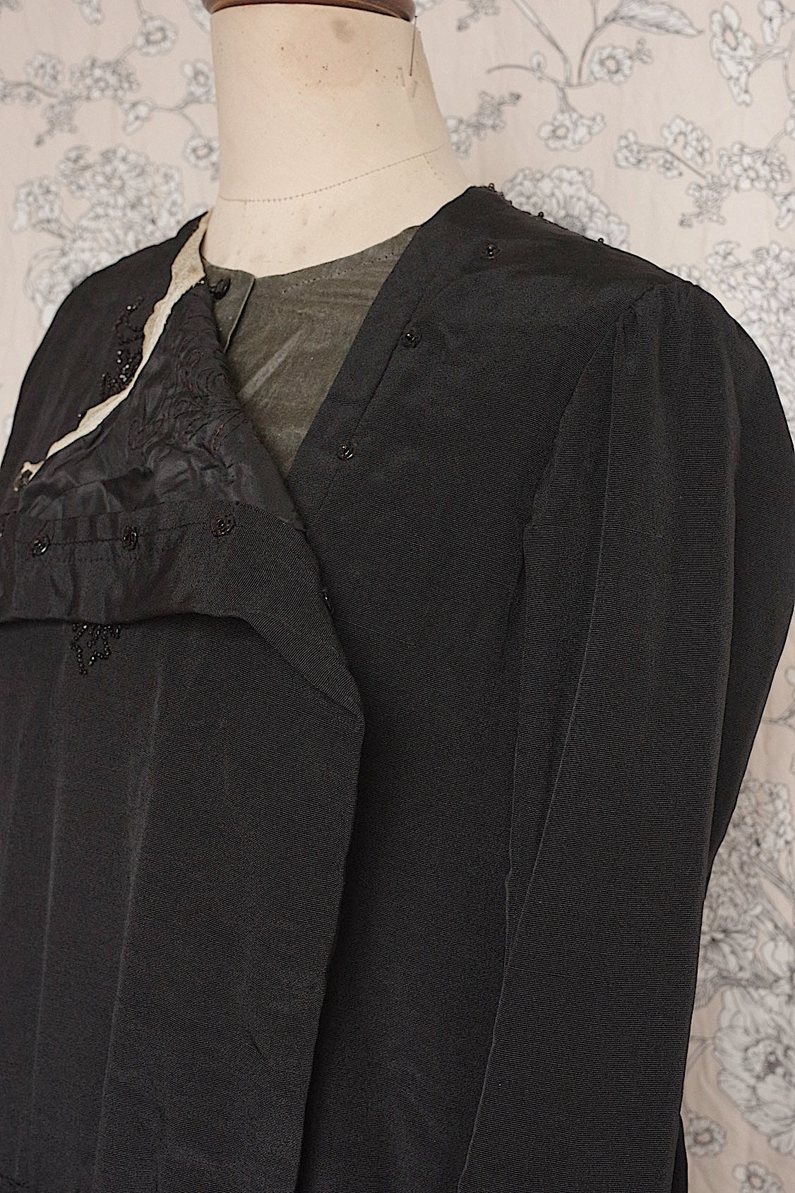 アンティーク古着　vêtement antique アンティークワンピース　くろ .FR a l'epoque