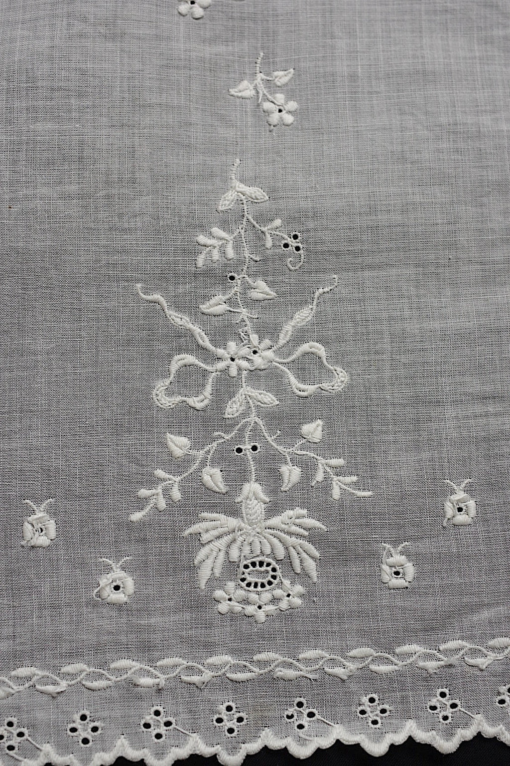 アンティークレース　dentelle antique アンティークレース　刺繍ハンカチ　ハギレ .FR a l'epoque