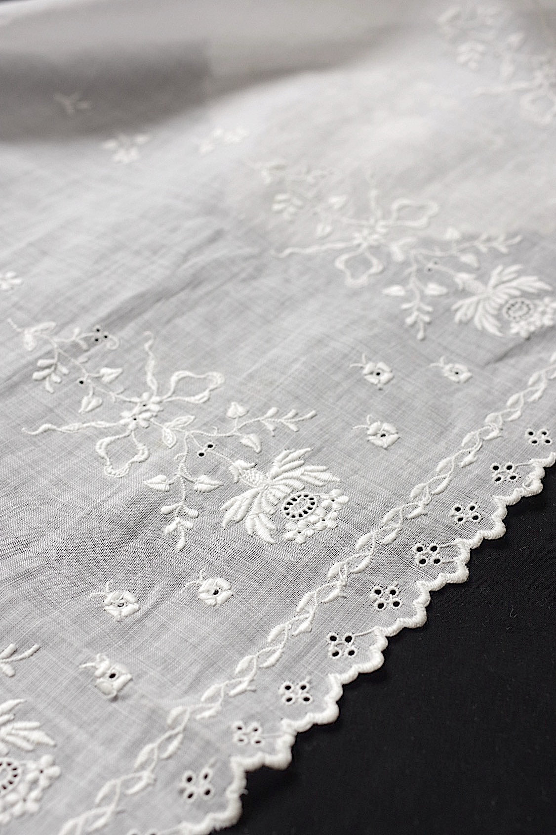 アンティークレース　dentelle antique アンティークレース　刺繍ハンカチ　ハギレ .FR a l'epoque