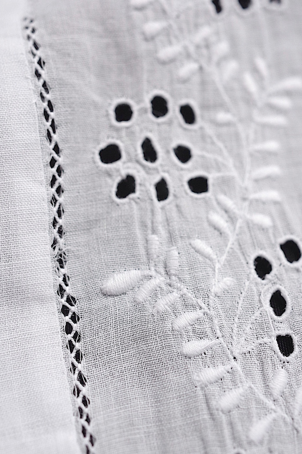 アンティークレース　dentelle antique アンティークレース　刺繍ハンカチ　ハギレ .FR a l'epoque