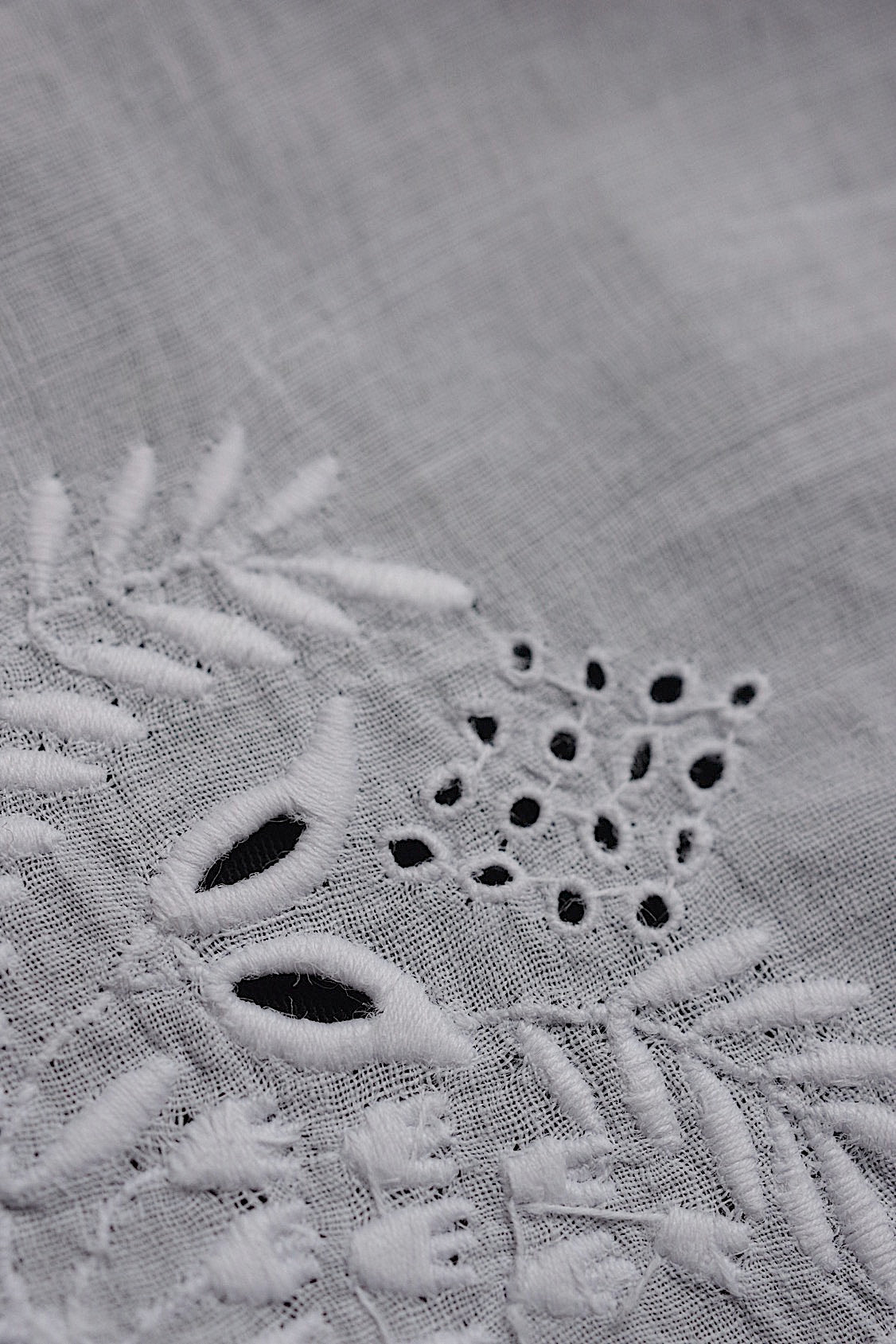 アンティークレース　dentelle antique アンティークレース　刺繍ハンカチ　ハギレ .FR a l'epoque